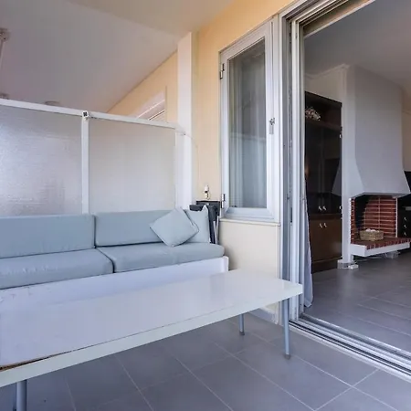 Homevision - At Your Feet Salonic